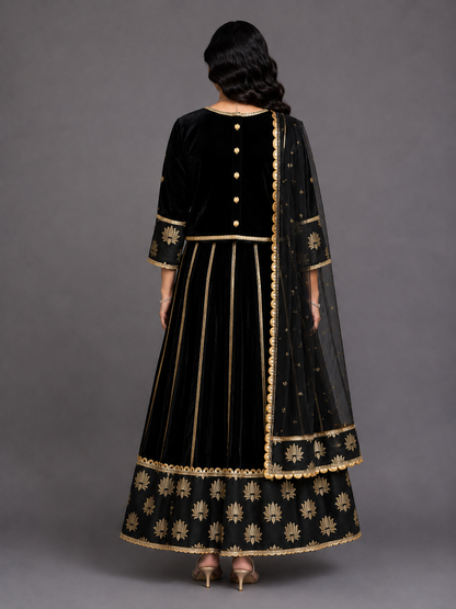 Black Velvet Lehnga (Bua Ki Shaadi )