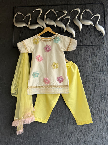 0ff white 3D flower kurta set