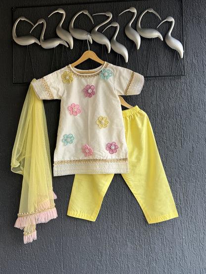 0ff white 3D flower kurta set