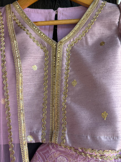 Lavendar Brocade lehnga set