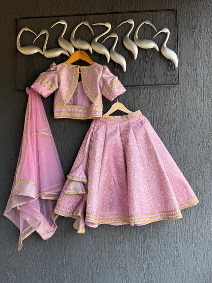Lavendar Brocade lehnga set