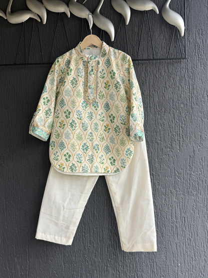Off white Kurta with Chanderi hem finishings