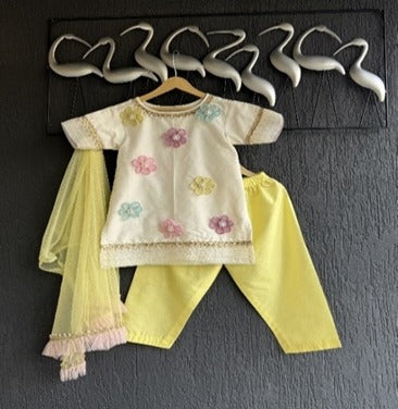 0ff white 3D flower kurta set